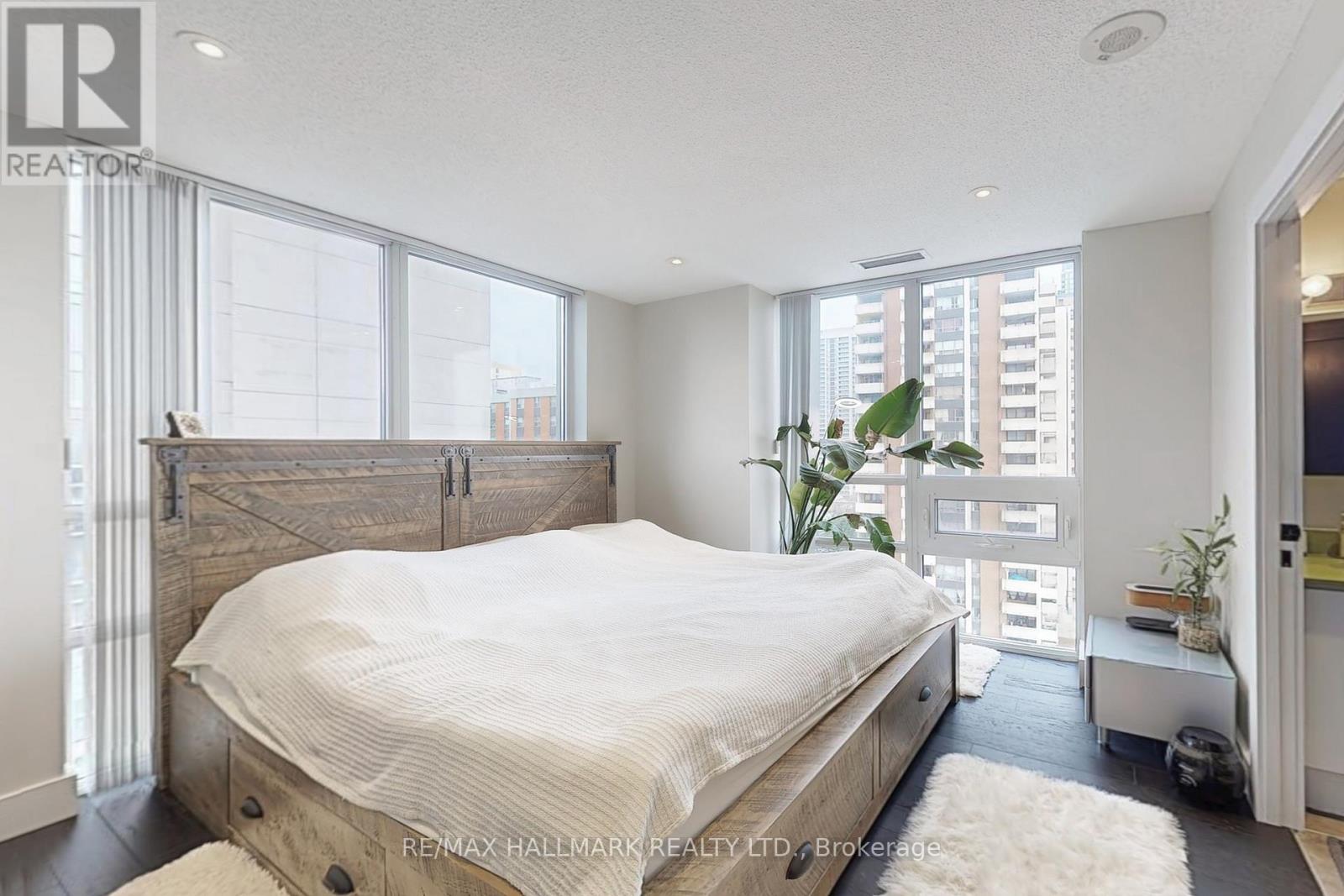 1002 - 3 Michael Power Place, Toronto, Ontario M9A 0A2 - Photo 20 - W12606216