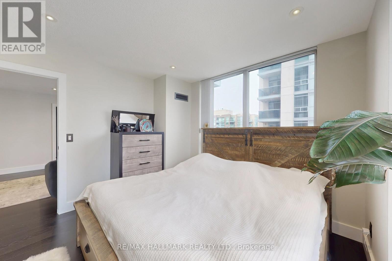 1002 - 3 Michael Power Place, Toronto, Ontario M9A 0A2 - Photo 21 - W12606216