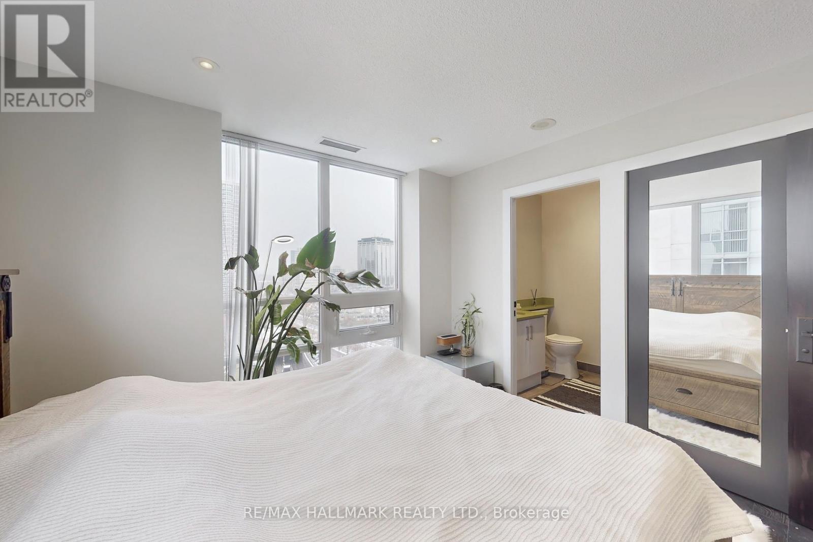 1002 - 3 Michael Power Place, Toronto, Ontario M9A 0A2 - Photo 22 - W12606216