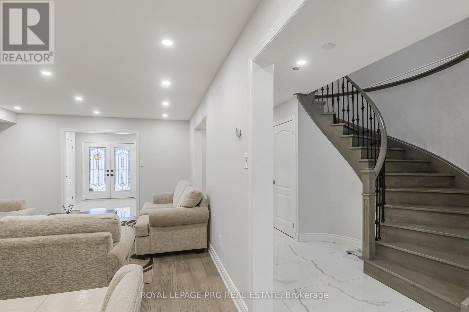 226 Mountainberry Road, Brampton, Ontario  L6R 1W3 - Photo 11 - W12606220