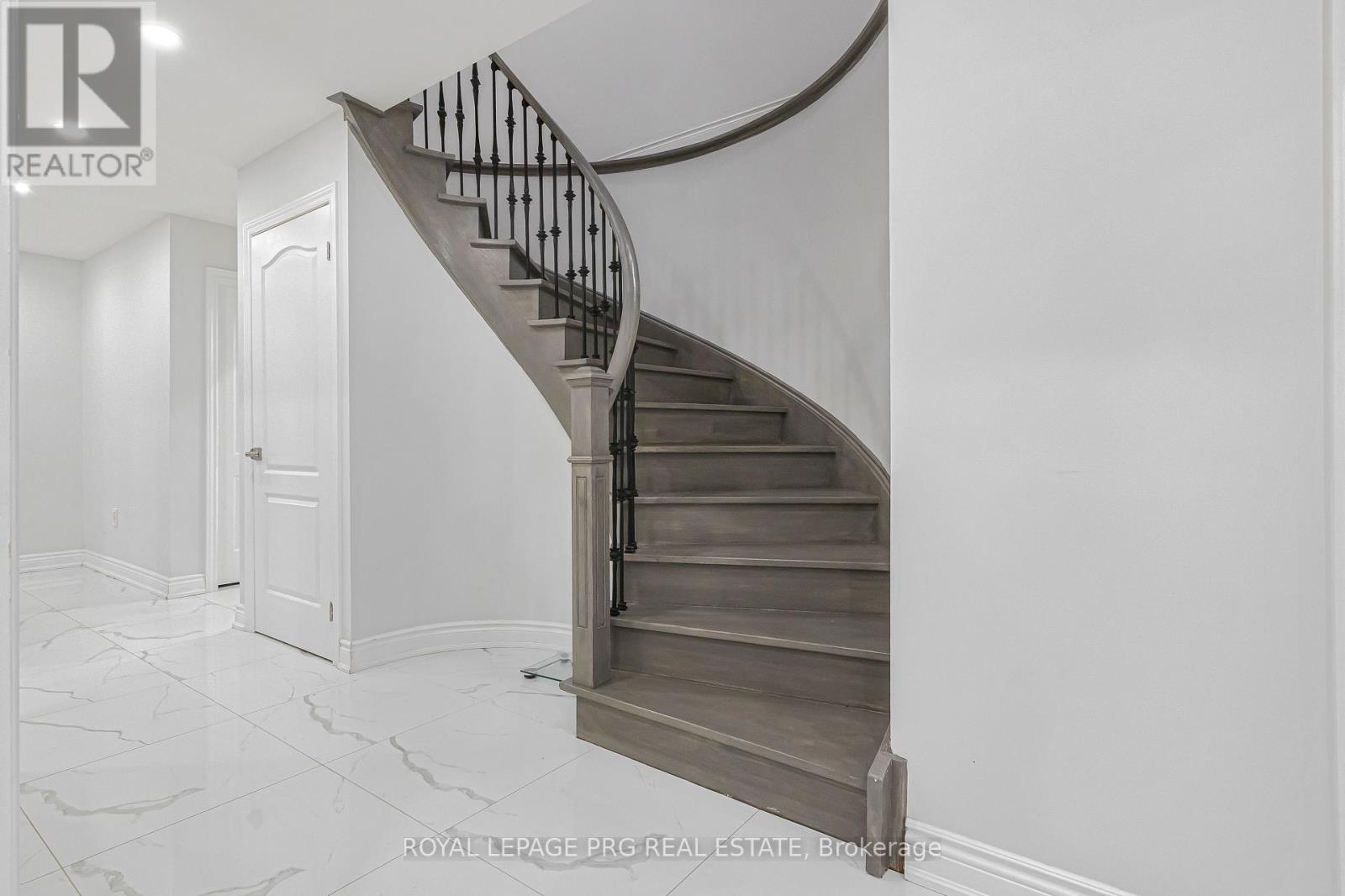 226 Mountainberry Road, Brampton, Ontario  L6R 1W3 - Photo 16 - W12606220