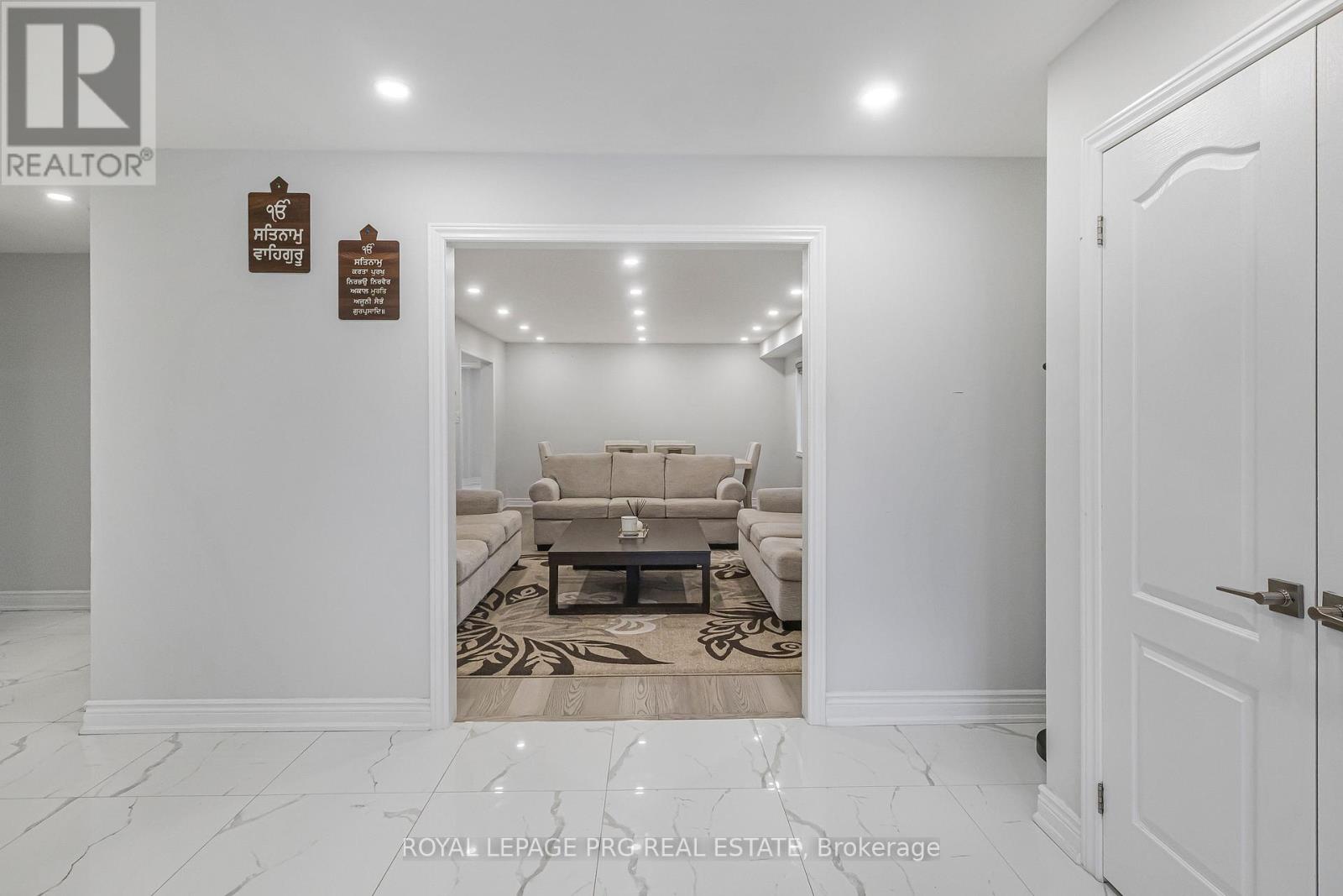 226 Mountainberry Road, Brampton, Ontario  L6R 1W3 - Photo 5 - W12606220