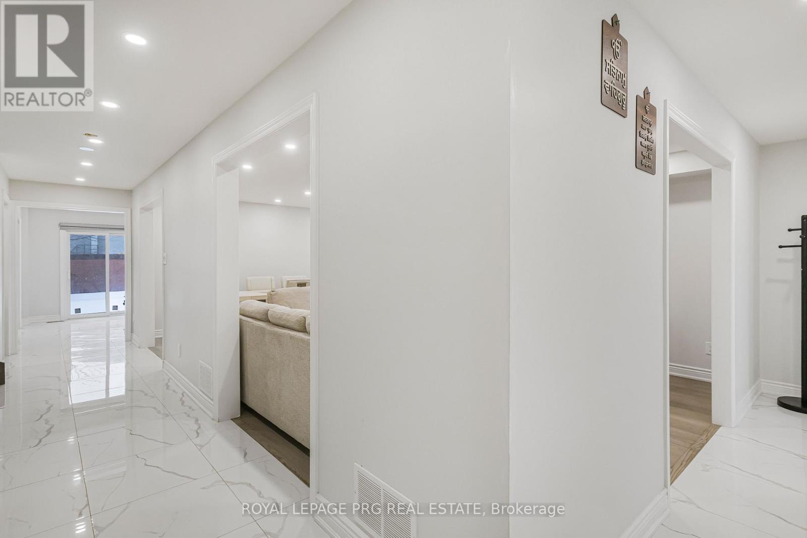 226 Mountainberry Road, Brampton, Ontario  L6R 1W3 - Photo 6 - W12606220