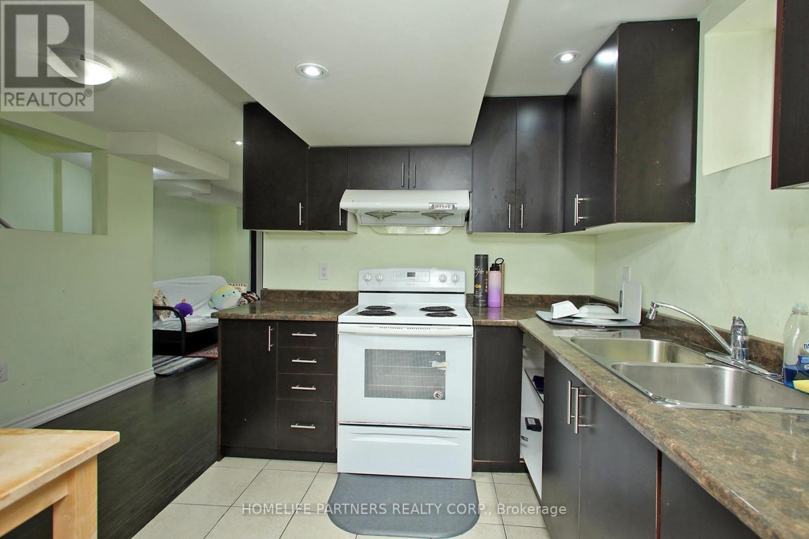 40 Nathaniel Crescent, Brampton, Ontario  L6Y 5M5 - Photo 11 - W12606224