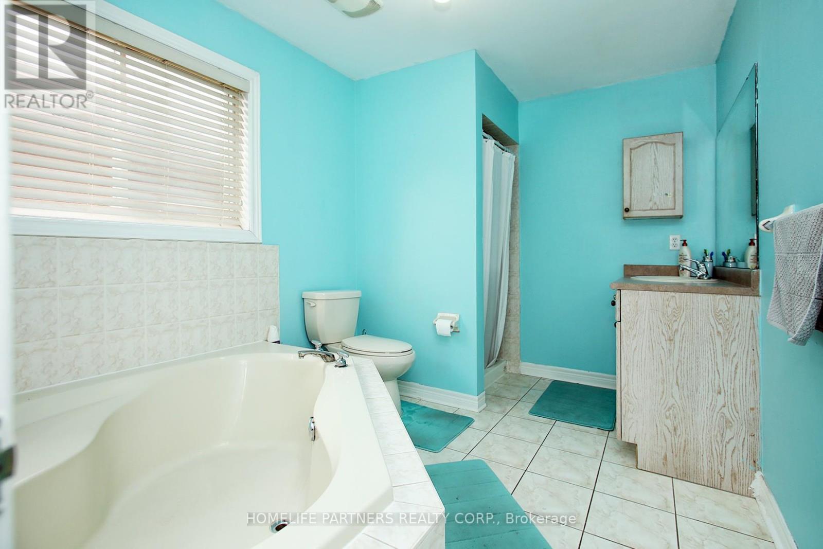 40 Nathaniel Crescent, Brampton, Ontario  L6Y 5M5 - Photo 6 - W12606224