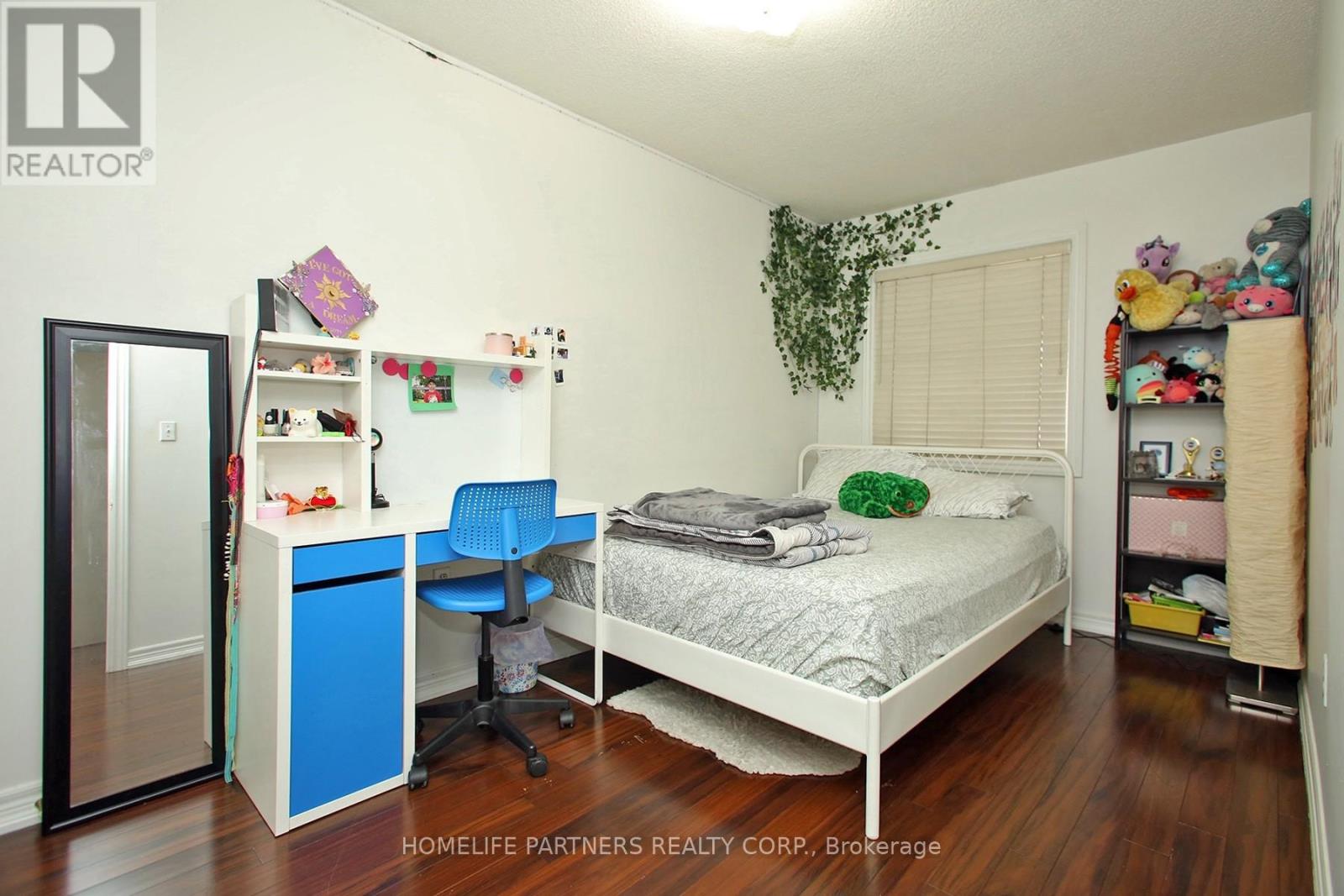 40 Nathaniel Crescent, Brampton, Ontario  L6Y 5M5 - Photo 8 - W12606224