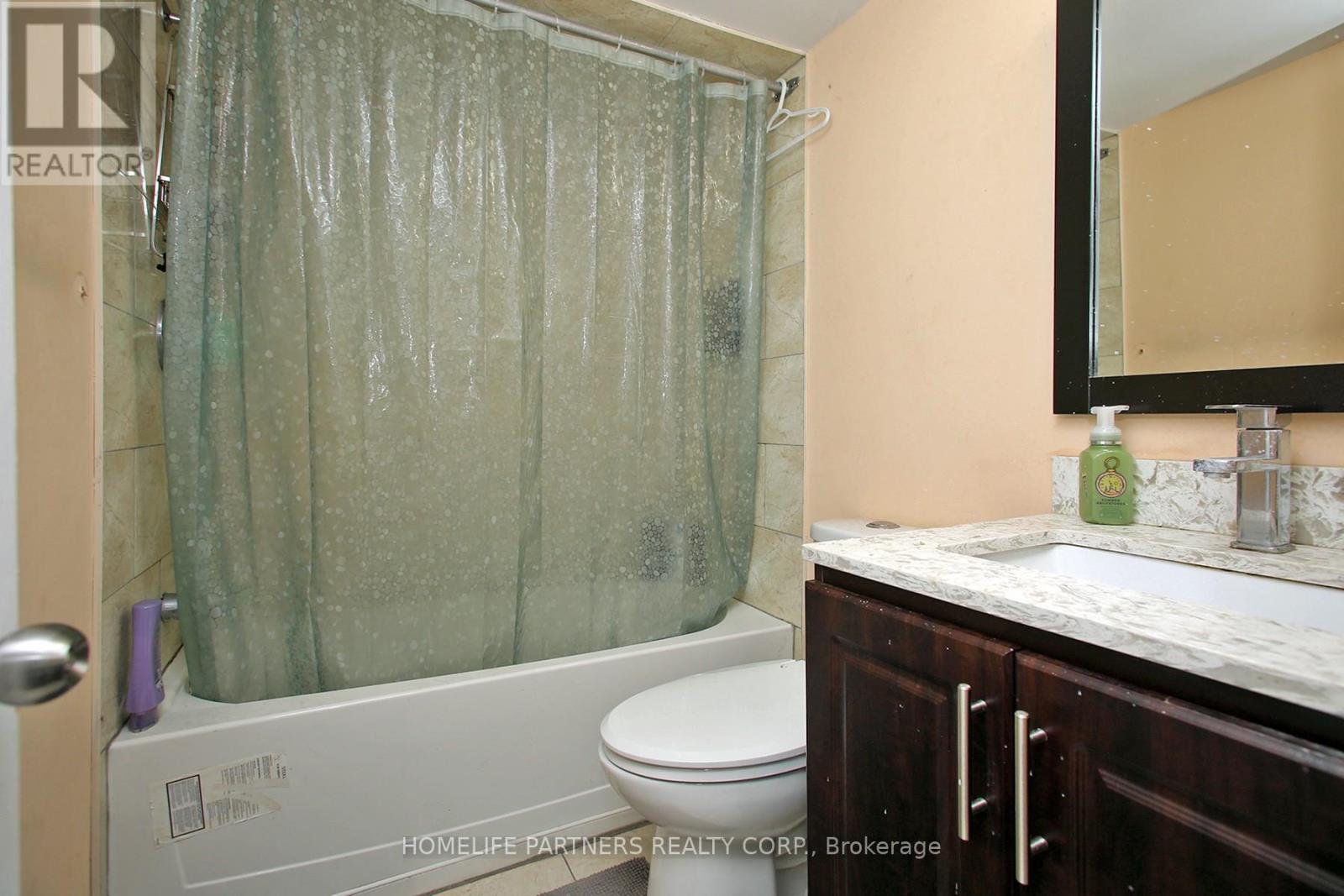 40 Nathaniel Crescent, Brampton, Ontario  L6Y 5M5 - Photo 9 - W12606224