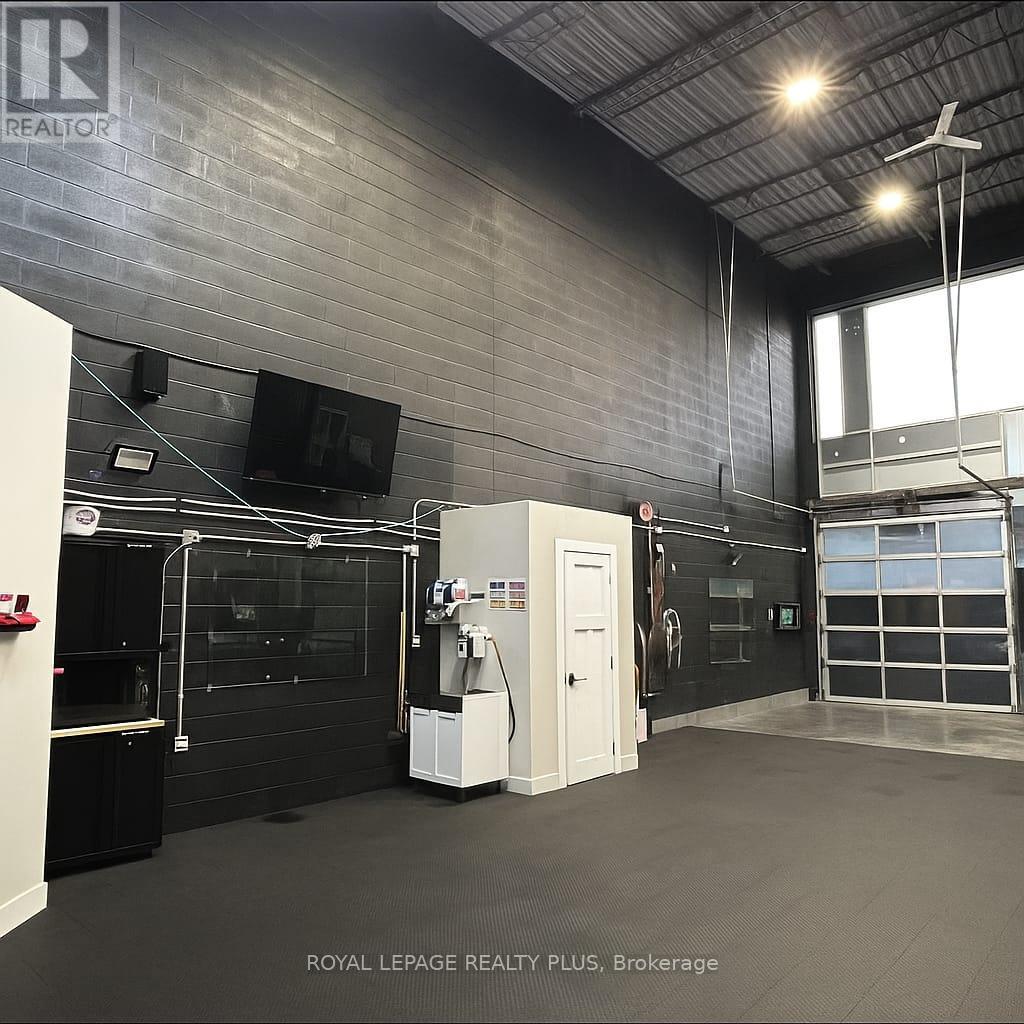 6 - 1162 King Road, Burlington, Ontario  L7T 3L7 - Photo 9 - W12606230