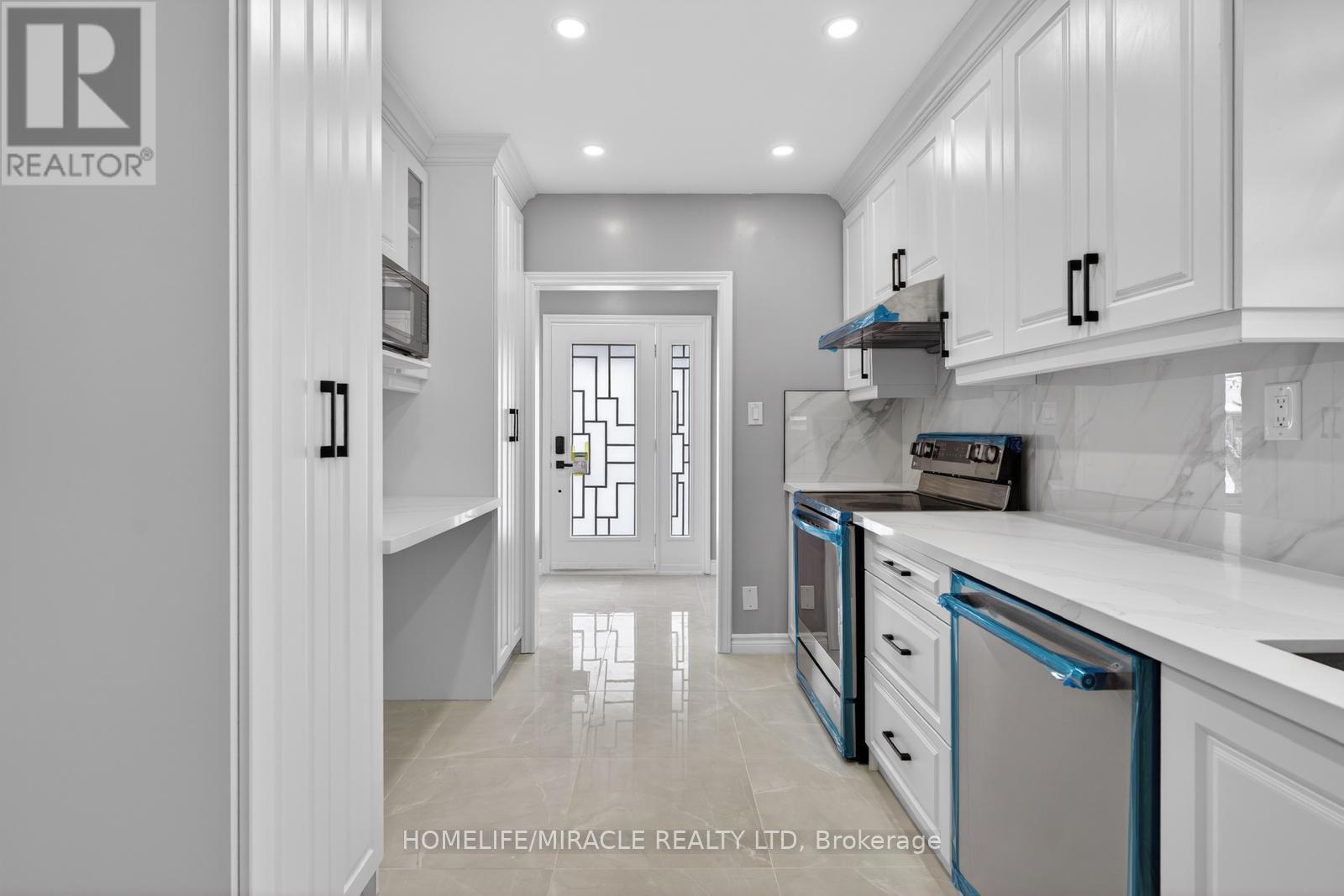 18 Rubydale Gardens, Toronto, Ontario  M9L 1B9 - Photo 15 - W12606232