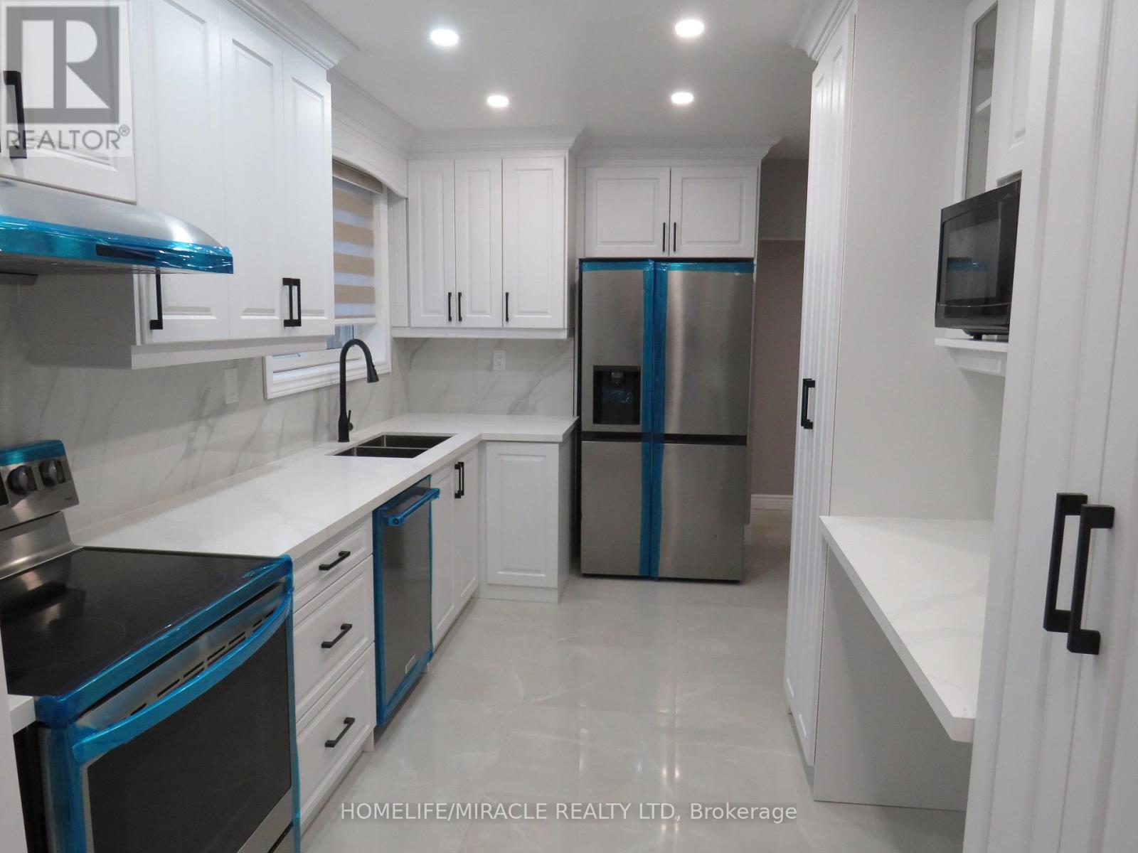 18 Rubydale Gardens, Toronto, Ontario  M9L 1B9 - Photo 16 - W12606232