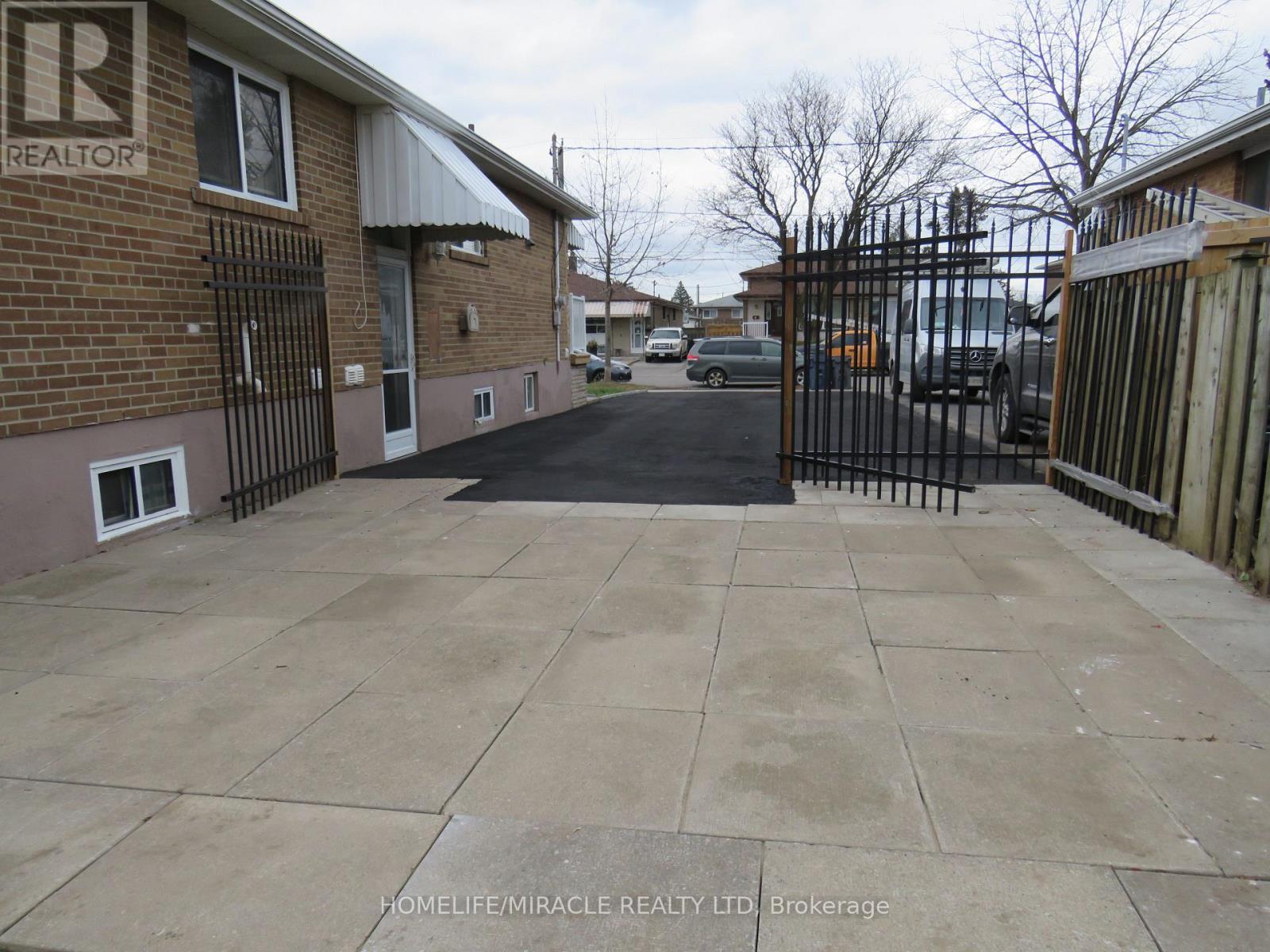 18 Rubydale Gardens, Toronto, Ontario  M9L 1B9 - Photo 48 - W12606232