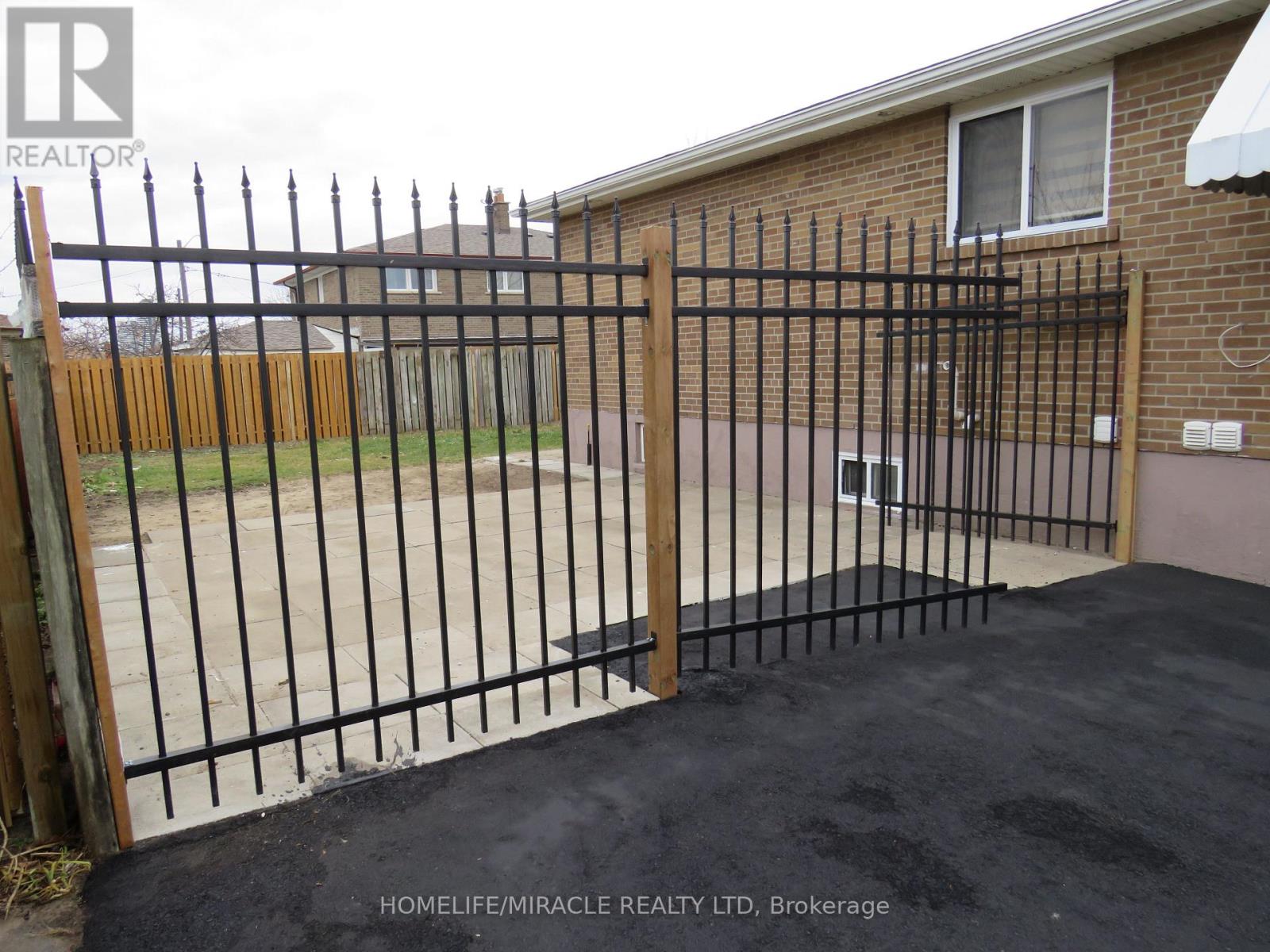 18 Rubydale Gardens, Toronto, Ontario  M9L 1B9 - Photo 49 - W12606232