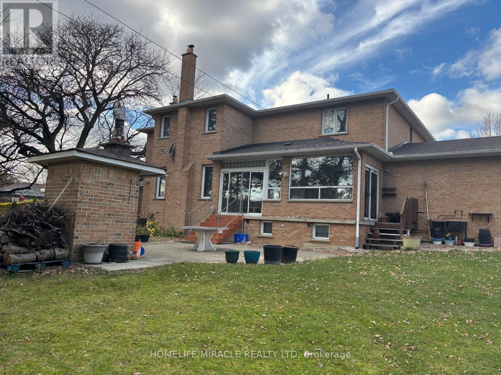 85 HARLOW CRESCENT, Toronto, Ontario