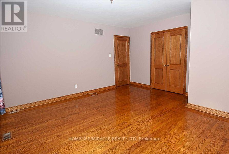 85 Harlow Crescent, Toronto, Ontario  M9V 2Y8 - Photo 14 - W12606260