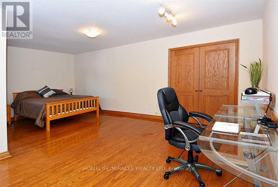 85 Harlow Crescent, Toronto, Ontario  M9V 2Y8 - Photo 15 - W12606260