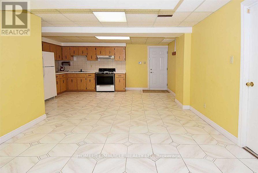 85 Harlow Crescent, Toronto, Ontario  M9V 2Y8 - Photo 18 - W12606260