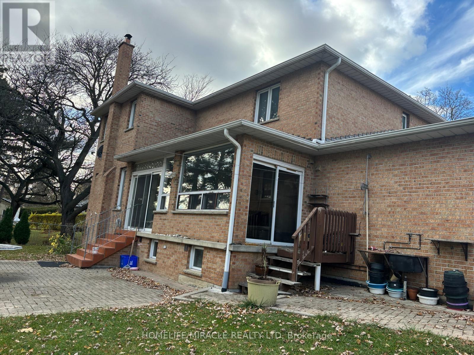 85 Harlow Crescent, Toronto, Ontario  M9V 2Y8 - Photo 3 - W12606260