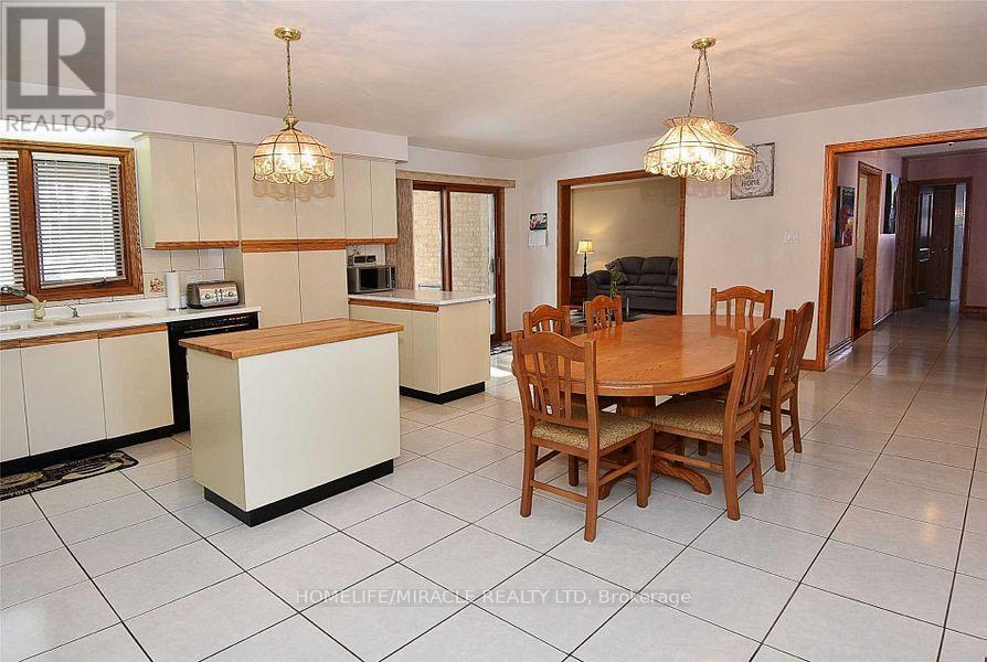 85 Harlow Crescent, Toronto, Ontario  M9V 2Y8 - Photo 5 - W12606260