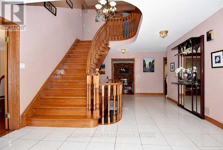 85 Harlow Crescent, Toronto, Ontario  M9V 2Y8 - Photo 8 - W12606260