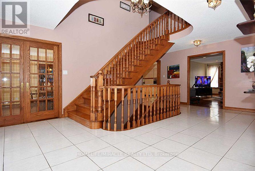 85 Harlow Crescent, Toronto, Ontario  M9V 2Y8 - Photo 9 - W12606260