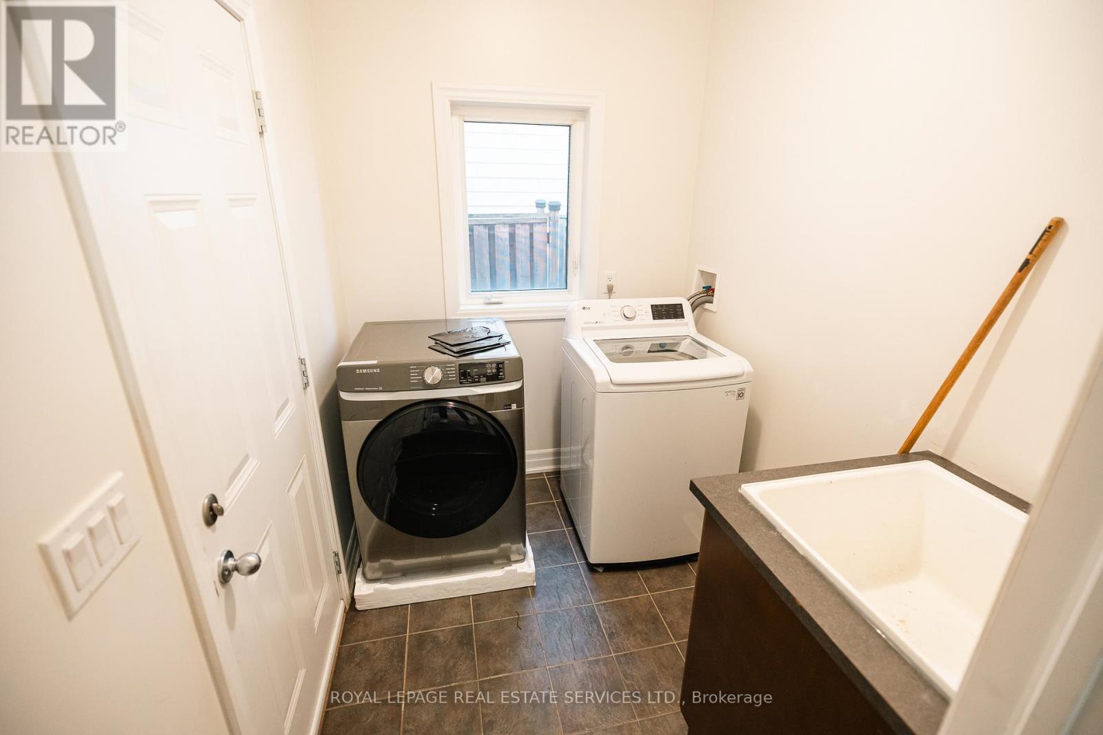 258 Holloway Terrace, Milton, Ontario  L9T 0S1 - Photo 14 - W12606266