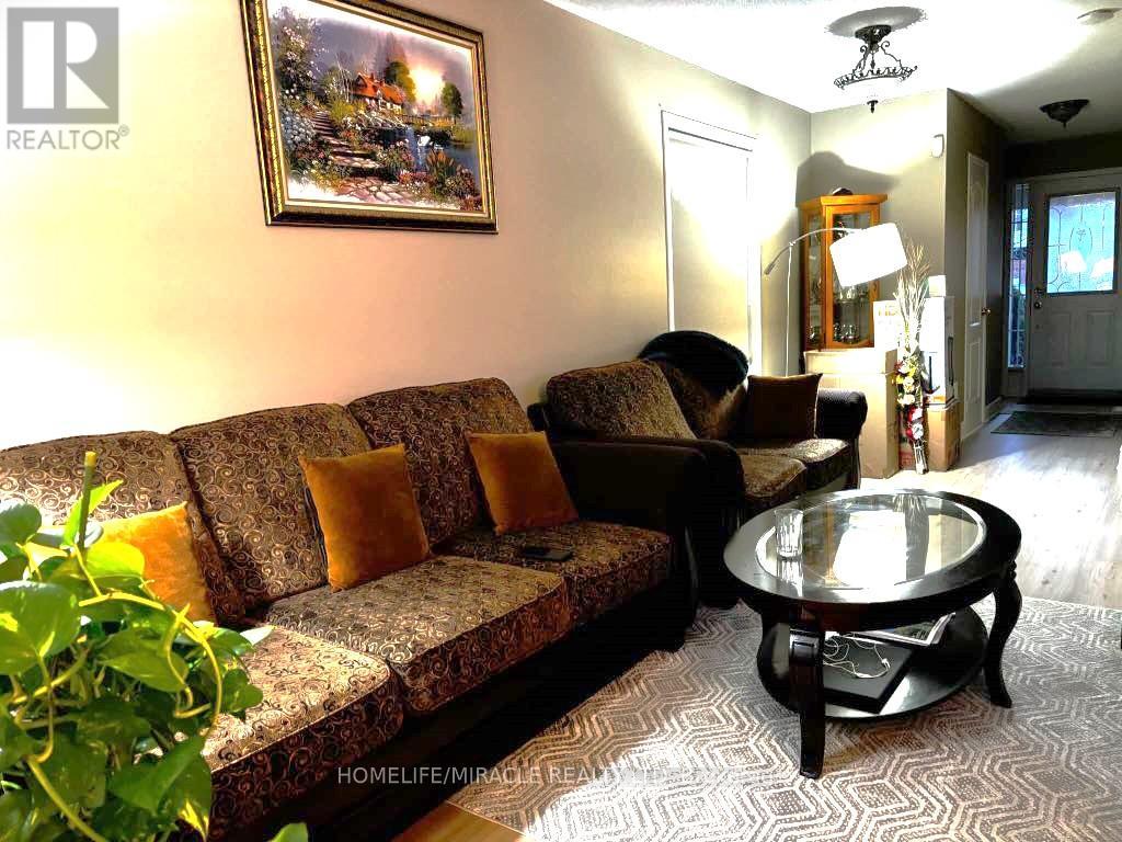 30 Needlewood Lane, Brampton, Ontario  L6R 2N3 - Photo 2 - W12606336