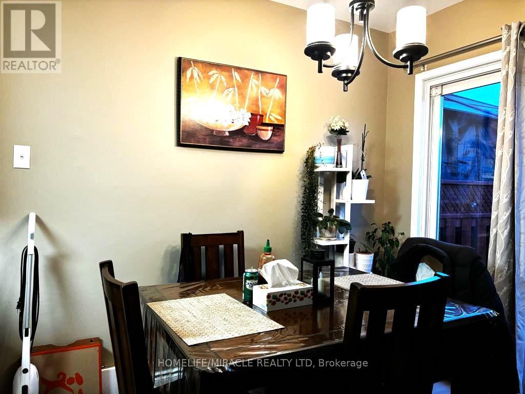 30 Needlewood Lane, Brampton, Ontario  L6R 2N3 - Photo 6 - W12606336