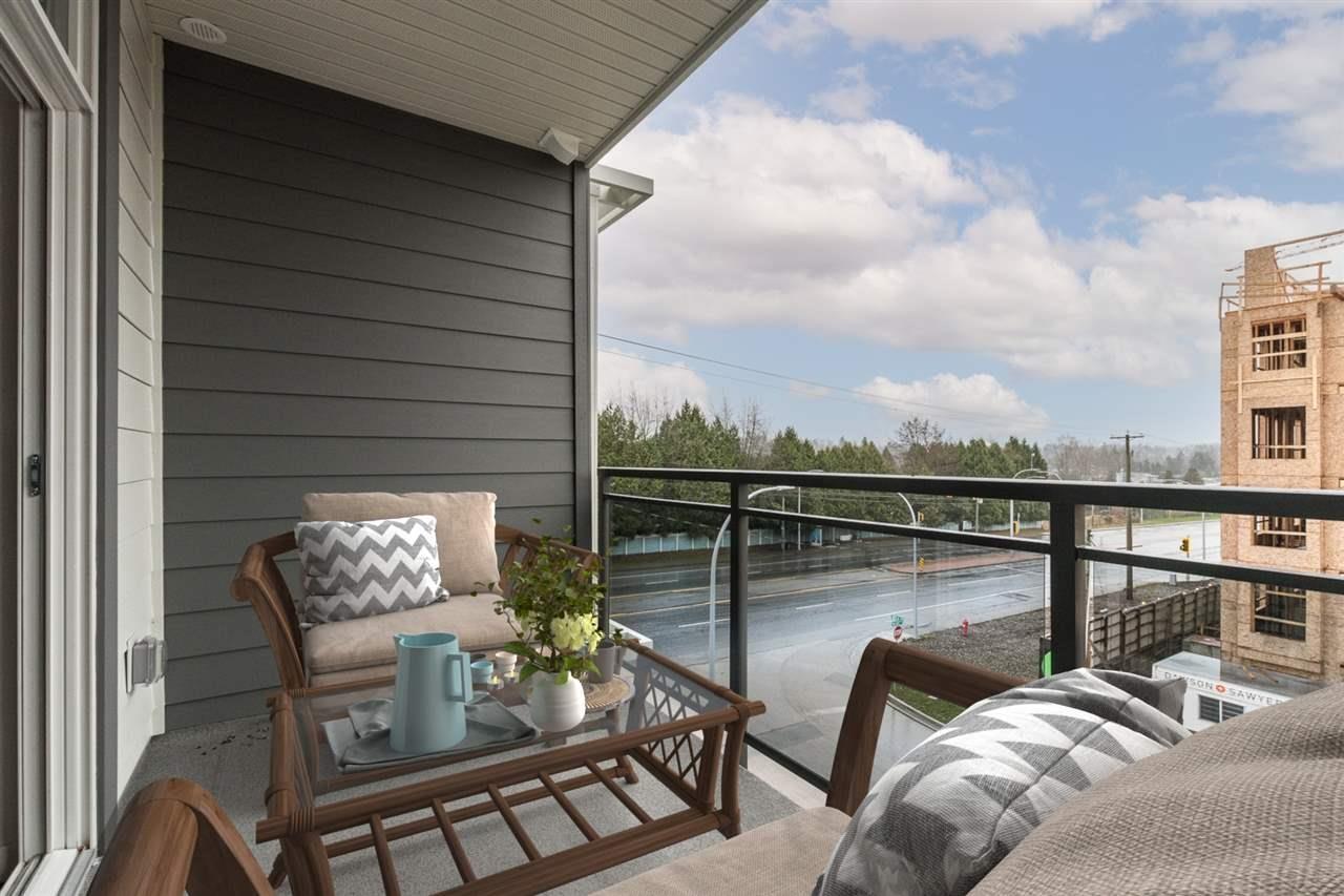 301 13628 81a Avenue, Surrey, British Columbia  V3W 3E2 - Photo 4 - R3064821