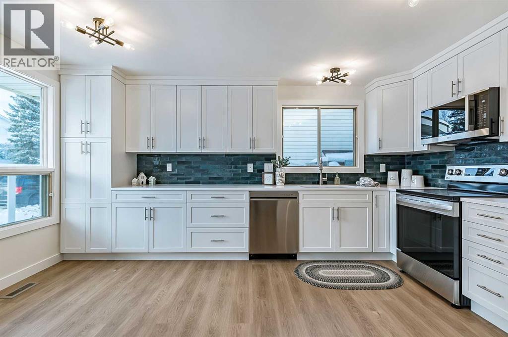 15 Woodford Crescent Sw, Calgary, Alberta  T2W 4C5 - Photo 6 - A2272502