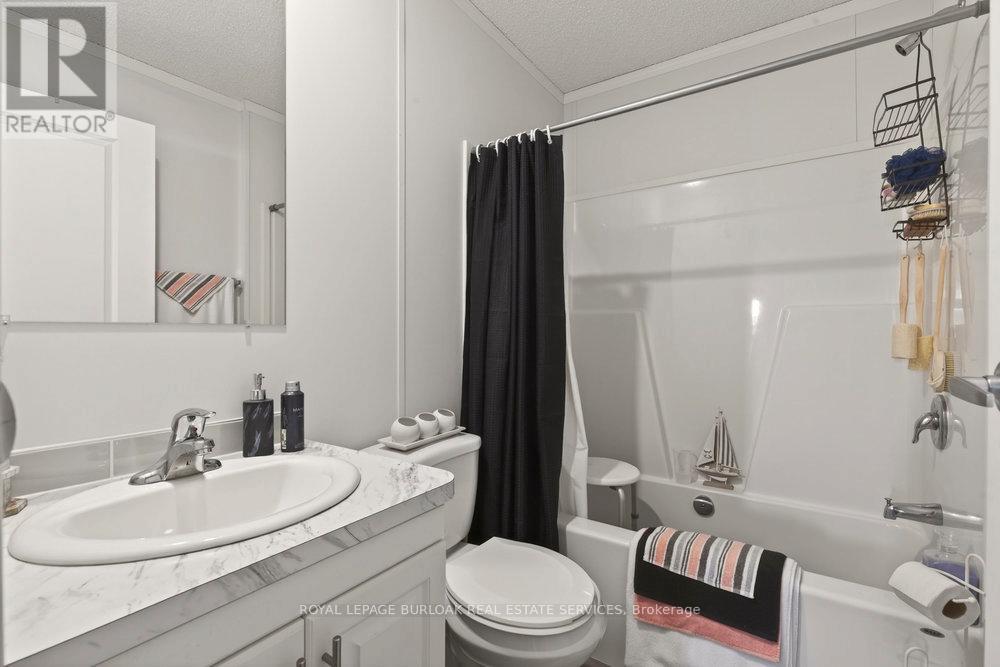 29 Hickory Hollow, Haldimand, Ontario  N0A 1L0 - Photo 28 - X12606168