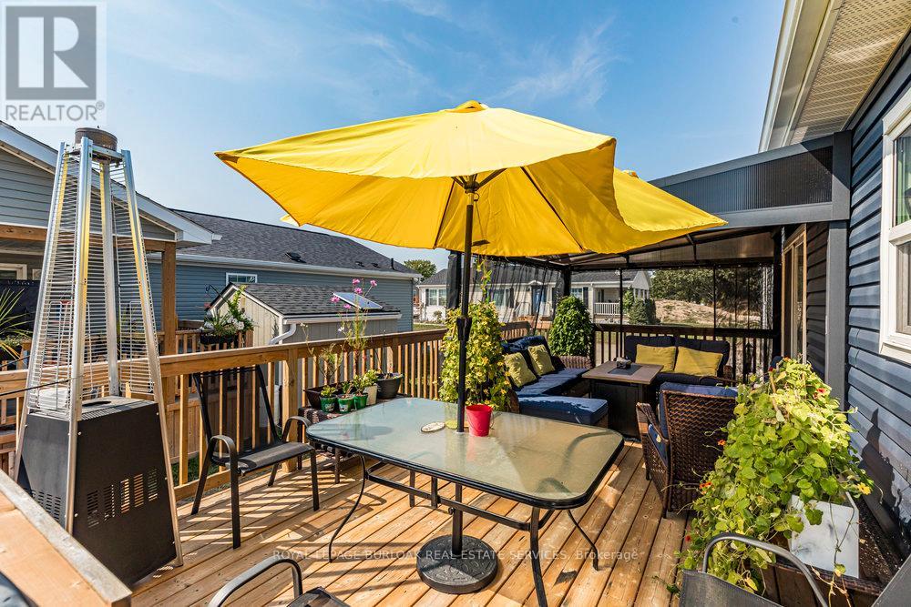 29 Hickory Hollow, Haldimand, Ontario  N0A 1L0 - Photo 34 - X12606168