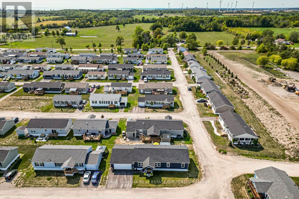 29 Hickory Hollow, Haldimand, Ontario  N0A 1L0 - Photo 38 - X12606168