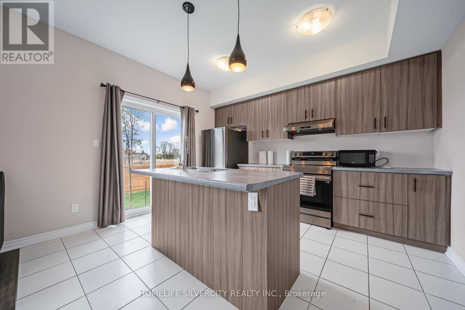 4 - 5672 Dorchester Road, Niagara Falls, Ontario  L2G 4Y8 - Photo 5 - X12606250