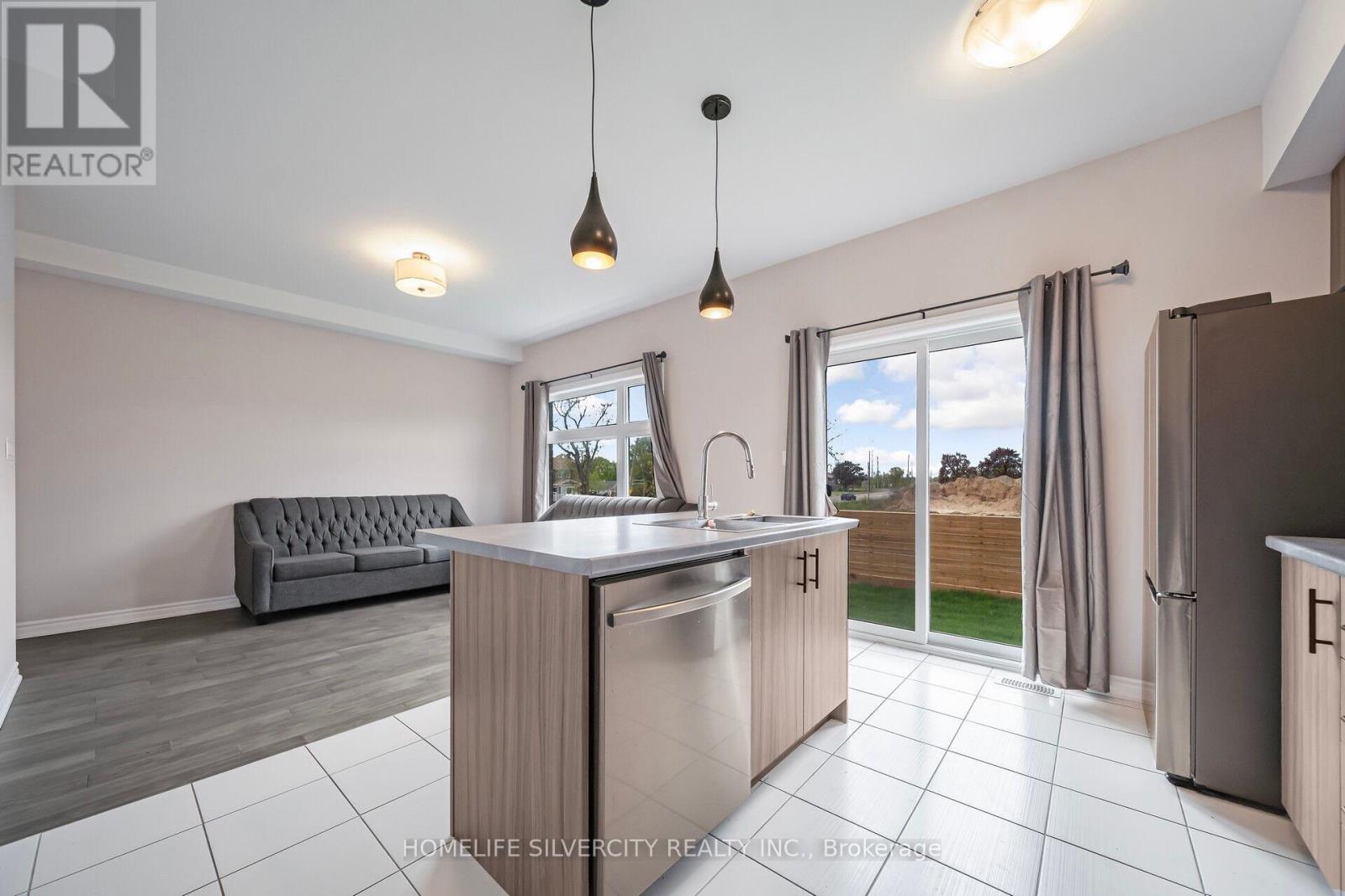 4 - 5672 Dorchester Road, Niagara Falls, Ontario  L2G 4Y8 - Photo 7 - X12606250