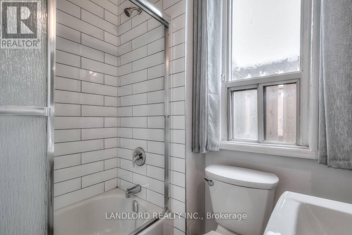 3 - 45 Clinton Street, Toronto (Palmerston-Little Italy), Ontario  M6J 2N9 - Photo 4 - C12606364