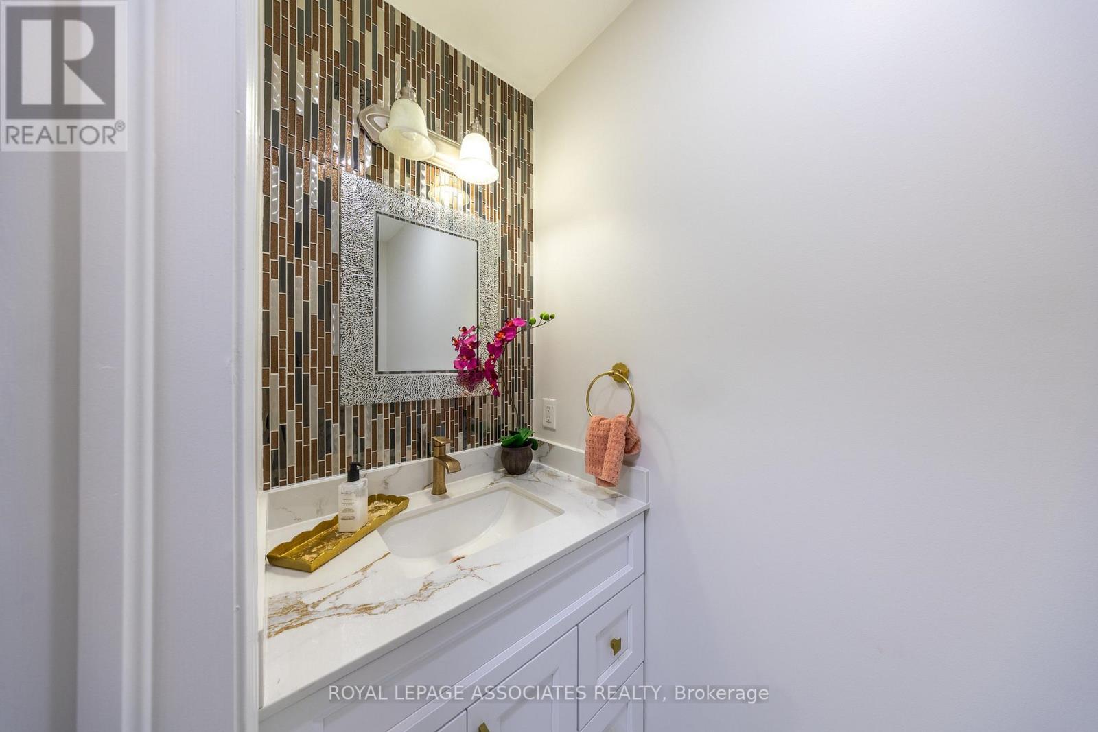 96 Maverick Crescent, Vaughan, Ontario  L6A 4L1 - Photo 18 - N12601446