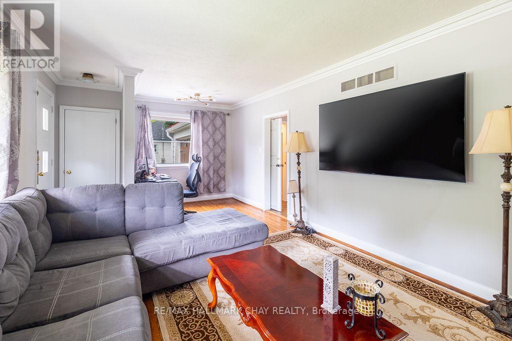 325 Innisfil Street, Barrie, Ontario  L4N 3G4 - Photo 15 - S12534348