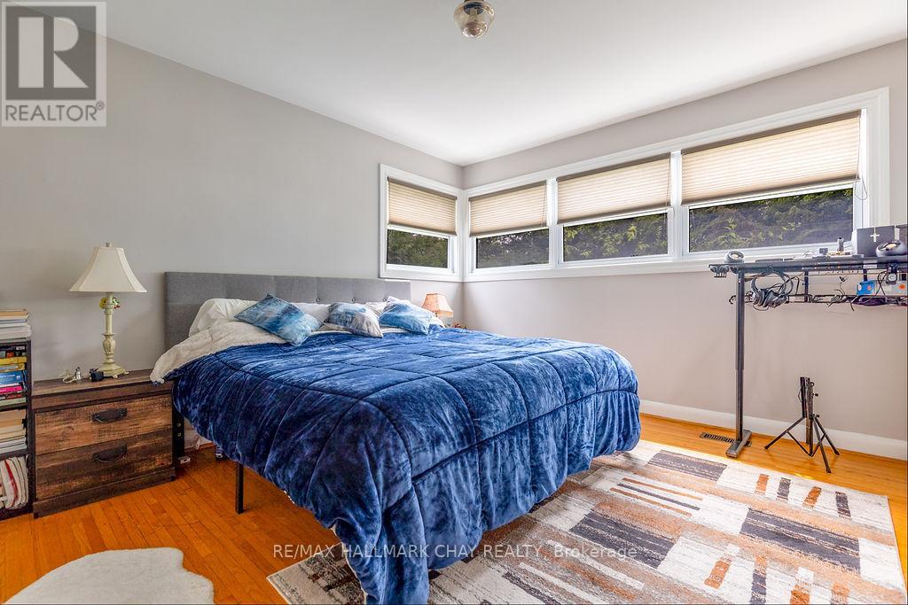 325 Innisfil Street, Barrie, Ontario  L4N 3G4 - Photo 19 - S12534348