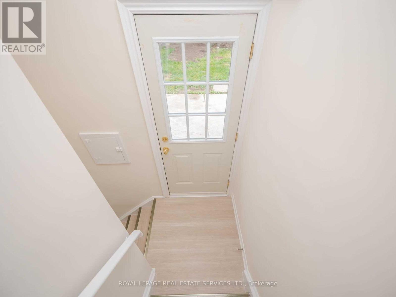 372 Highside Drive, Milton, Ontario L9T 1W7 - Photo 10 - W12605038