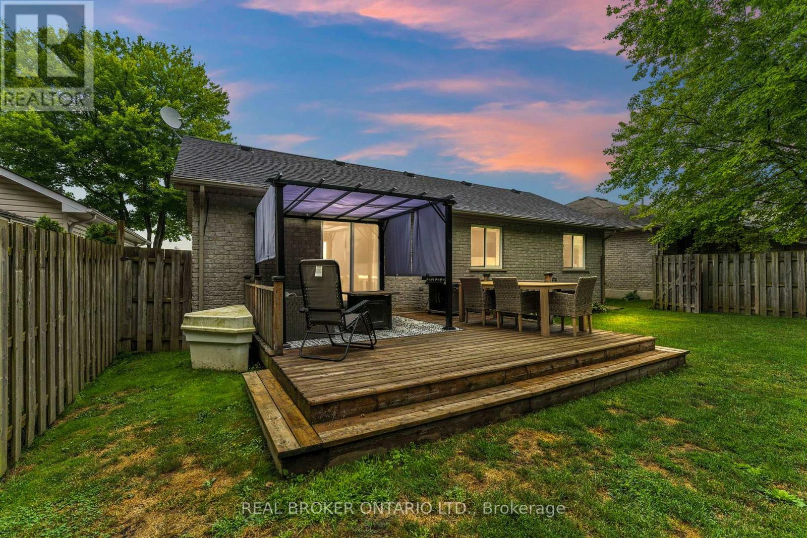 53 Hawtrey Road, Norfolk, Ontario  N4B 2W5 - Photo 2 - X12420523