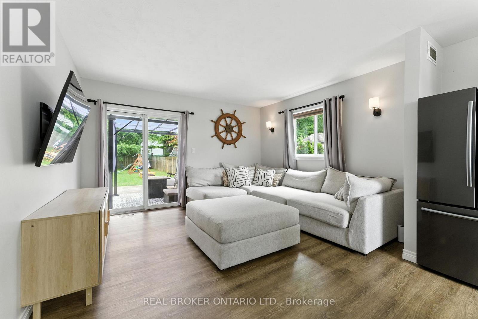 53 Hawtrey Road, Norfolk, Ontario  N4B 2W5 - Photo 13 - X12420523