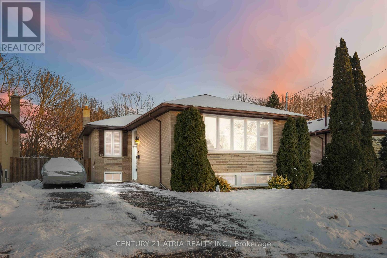 39 Amberdale Drive, Toronto, Ontario  M1P 4B9 - Photo 3 - E12606406