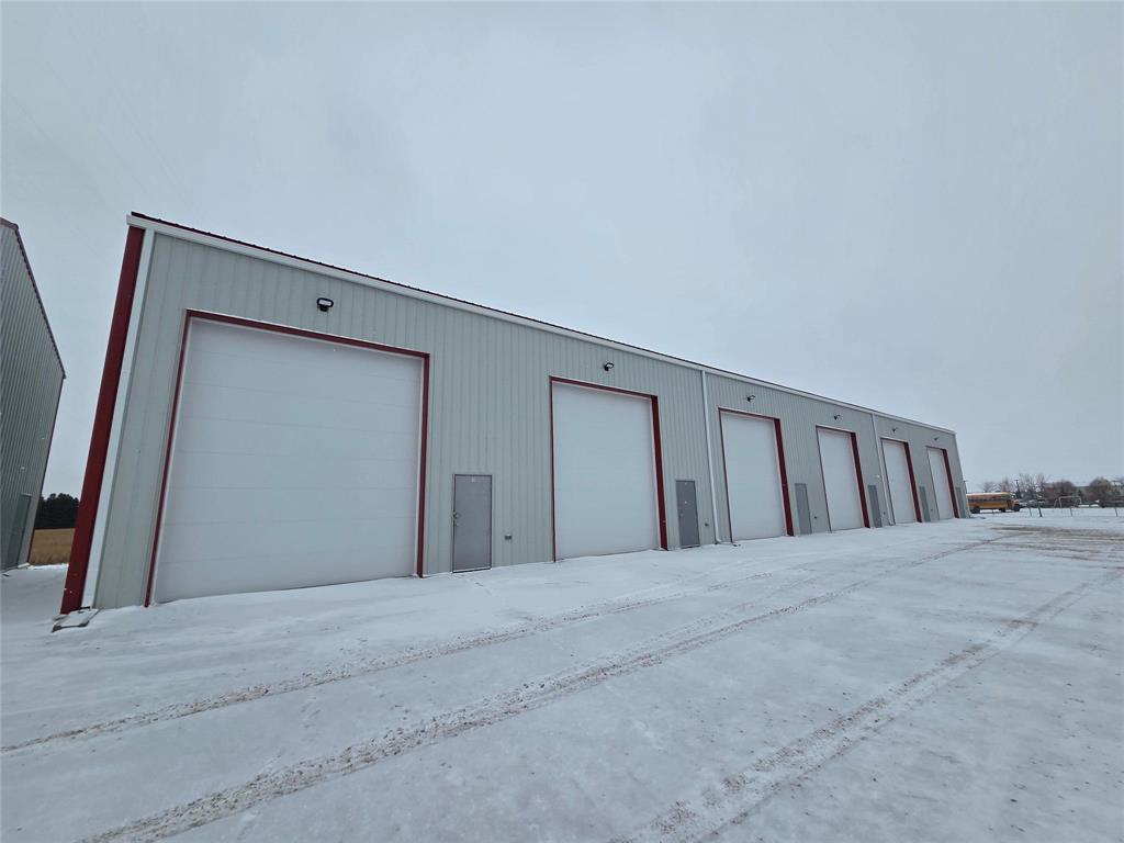 E1-E4 33 Tower Avenue, Steinbach, Manitoba