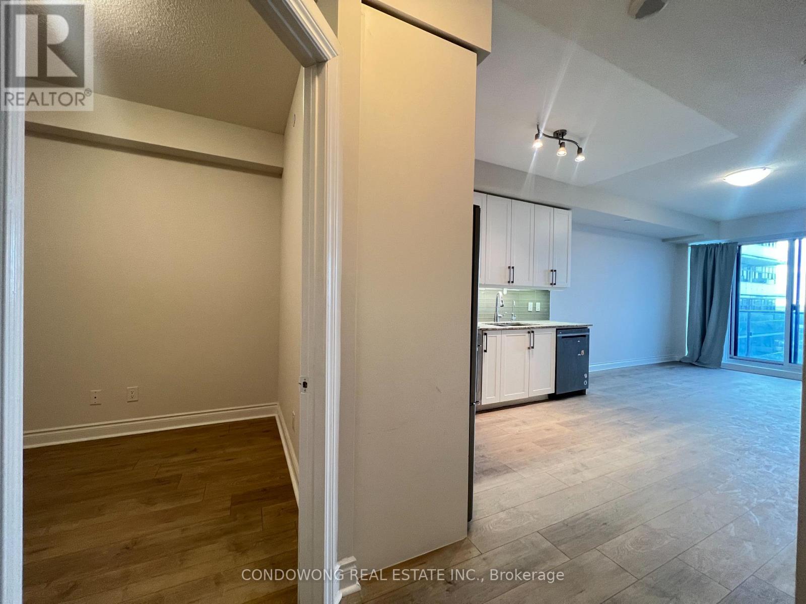 1507b - 9600 Yonge Street, Richmond Hill, Ontario  L4C 0X3 - Photo 8 - N12606356