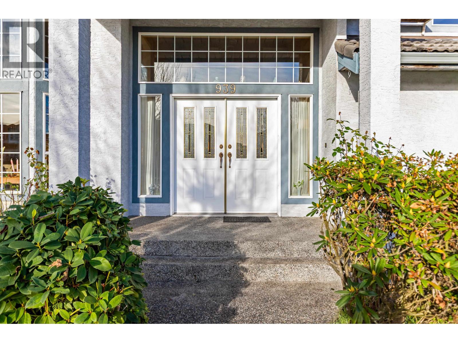 939 Riverside Drive, Port Coquitlam, British Columbia V3B 7T6 - Photo 3 - R3072532