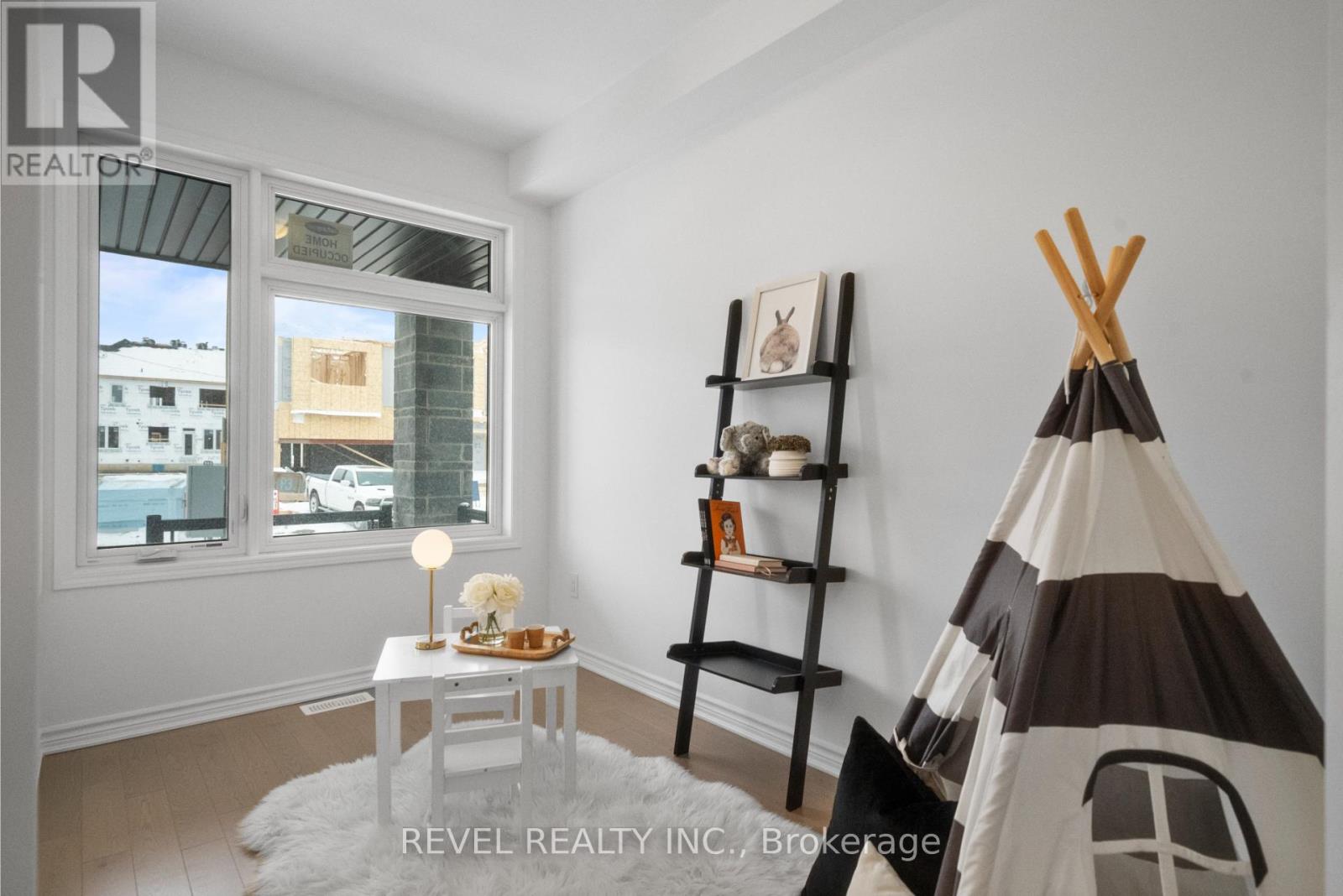 1358 Fourth Line, Milton, Ontario  L9T 7E9 - Photo 2 - W12606352