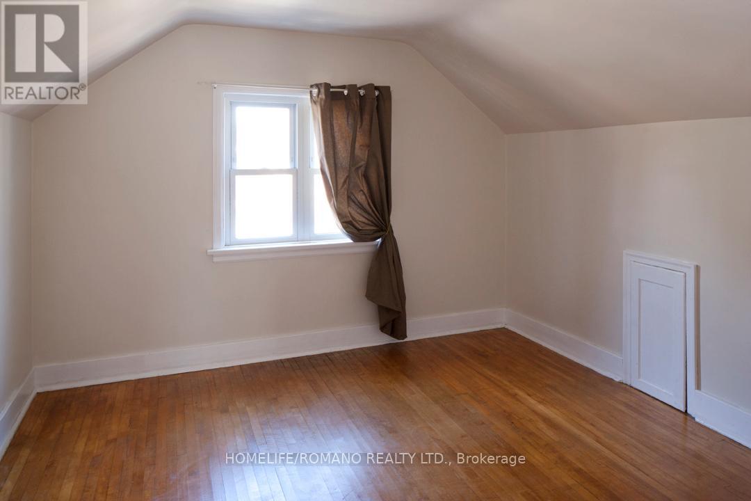 40 Lippincott Street W, Toronto, Ontario  M9N 1B4 - Photo 10 - W12606370