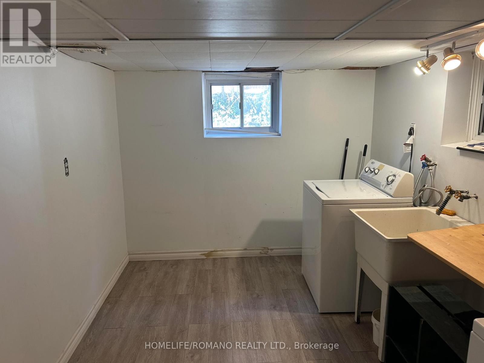 40 Lippincott Street W, Toronto, Ontario  M9N 1B4 - Photo 16 - W12606370