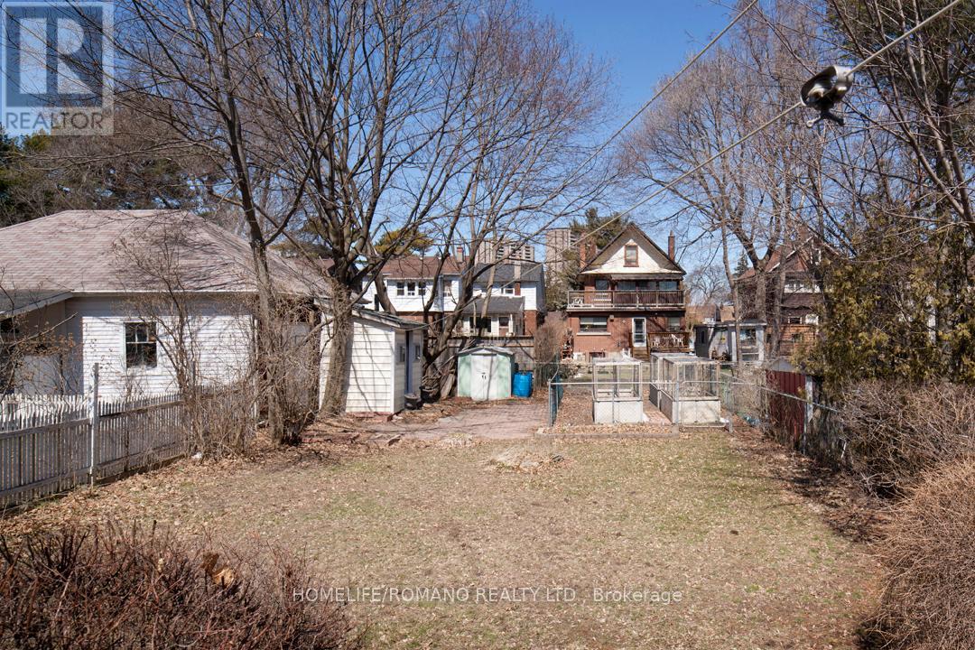 40 Lippincott Street W, Toronto, Ontario  M9N 1B4 - Photo 19 - W12606370