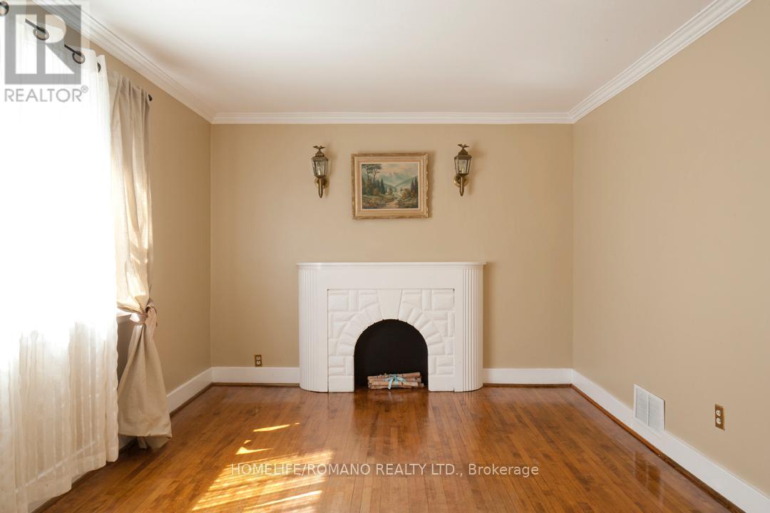 40 Lippincott Street W, Toronto, Ontario  M9N 1B4 - Photo 2 - W12606370